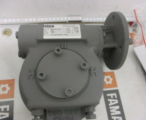 Редуктор
Handnotgetriebe Typ ILG/D-1500, auskuppelbar, Max.
Drehmoment: 2485Nm, Gehäuse: GG25, Welle: AISI 303,
Schutzklasse: IP65, Farbe: RAL 9005, 50μm, Schnittstelle
Antrieb: F16 Schnittstelle Armatur: F16, Handrad: Typ
SG400
Gearbos ILG 1500
Flange on the drive side - F16
Flange on the rebar side - F16
Sleeve on drive side - Rectangular cross section I
DD45 (1.77) x 60 (2.36)
Fittings side bushing - bushing with key J ? 60 (2.36) key
18 (0.71)
 Rotork